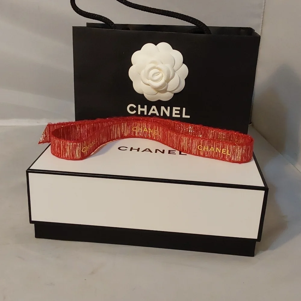 CHANEL decorate your